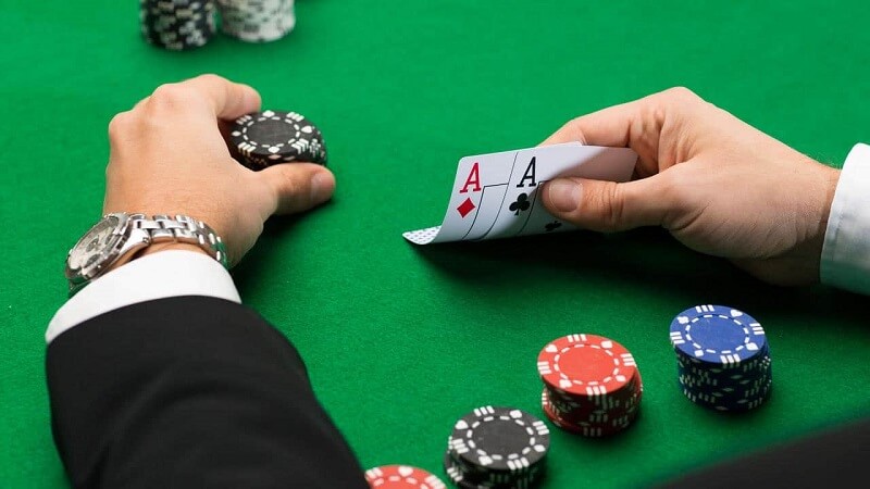 Chơi Poker Giỏi Hơn Mỗi Ngày: 6 Kỹ Năng Thiết Yếu Để Vượt Tầm Trung Bình